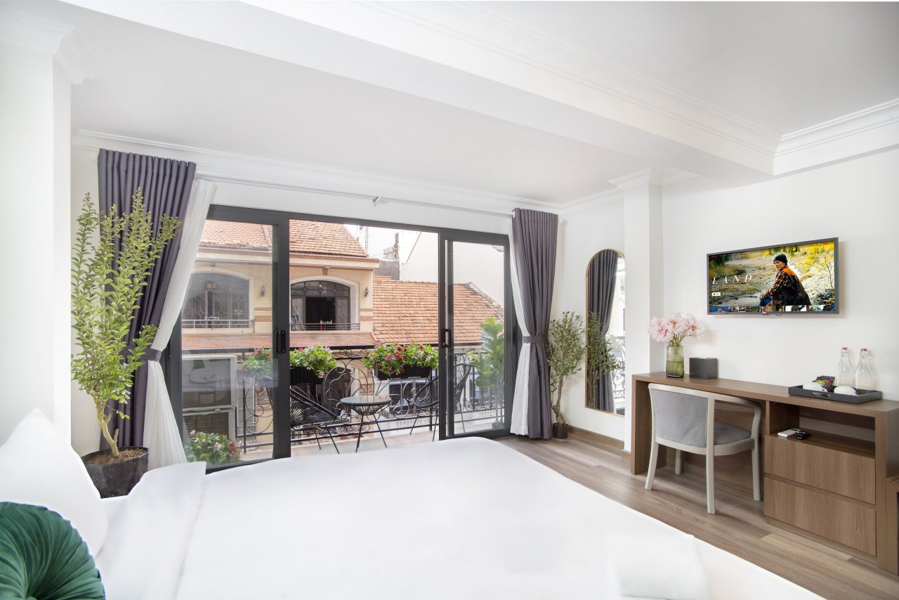 DELUXE BALCONY